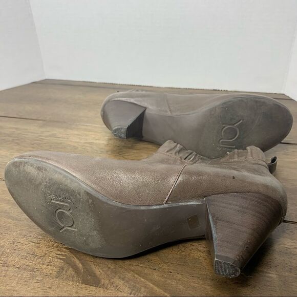 YOU by Crocs Leather Ankle Booties sz 9 - Picture 10 of 12